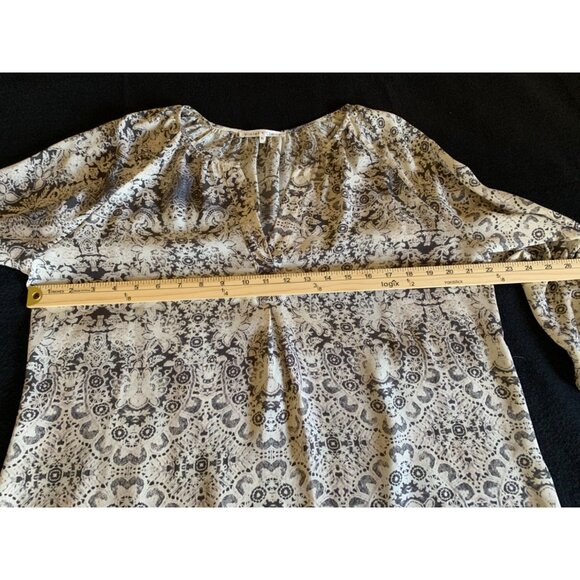 Violet + Claire Womens Size XLarge Top with Black & White Abstract Pattern - Picture 6 of 11